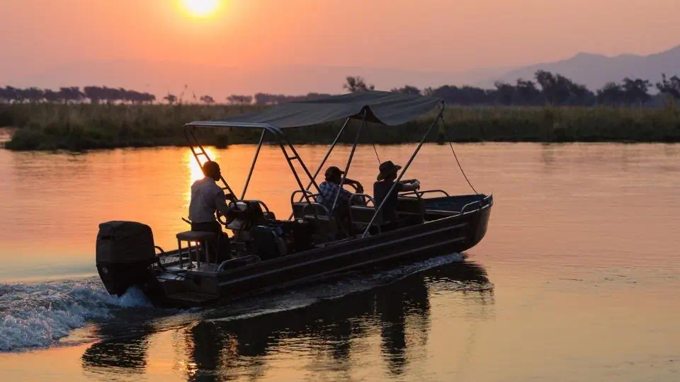 Zambezi river cruise - Zambia safari tours