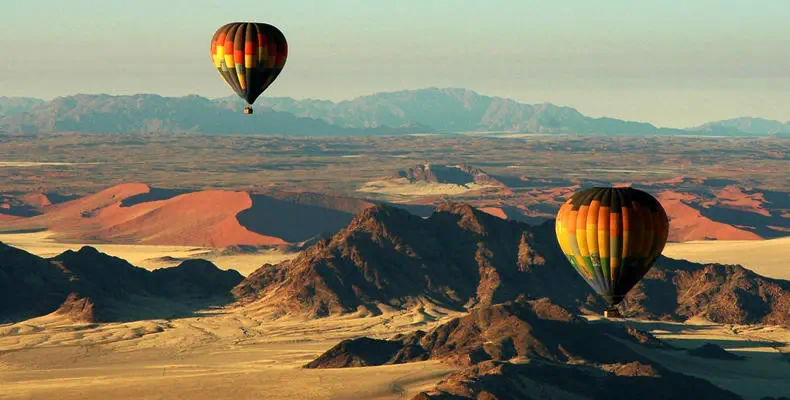Hot air balloon over Sossusvlei - Namibia tours